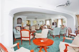 RESIDENTS LOUNGE- click for photo gallery